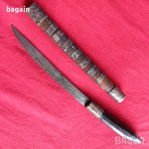 Нож, кама със сребърен обков.