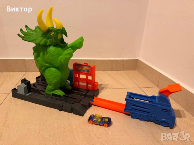 Много Писти Hot Wheels от високия клас, снимка 4 - Коли, камиони, мотори, писти - 52656857