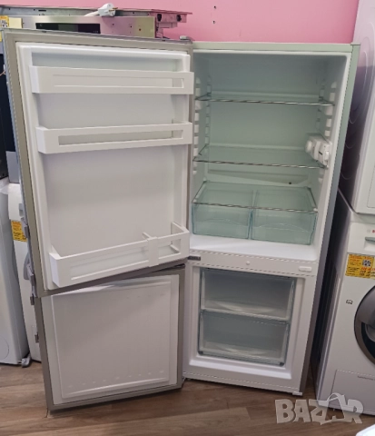 Хладилник с фризер  LIEBCHERR, снимка 4 - Хладилници - 52415350