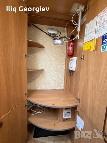 Каравана Swift Conqueror-Френска Спалня/Голям хладилник/Душ кабина/Солар/Mover/Форселт/Като нова, снимка 12 - Каравани и кемпери - 53689745