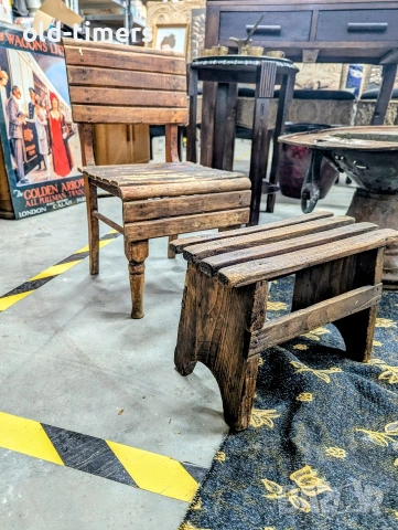 Винтидж комплект: Автентично малко столче и занаятчийска табуретка (1930-1950г.)