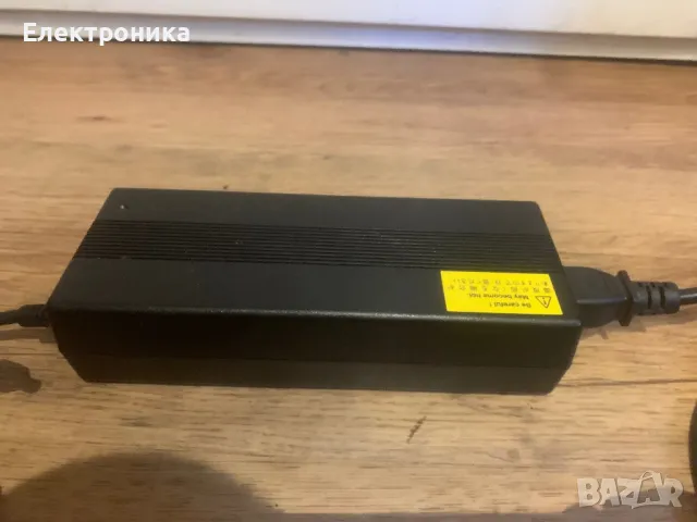 150w Зарядно 20V 7.5A Букса 5.5x2.5mm, снимка 3 - Кабели и адаптери - 48416713