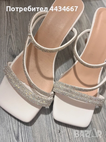 Бели сандали