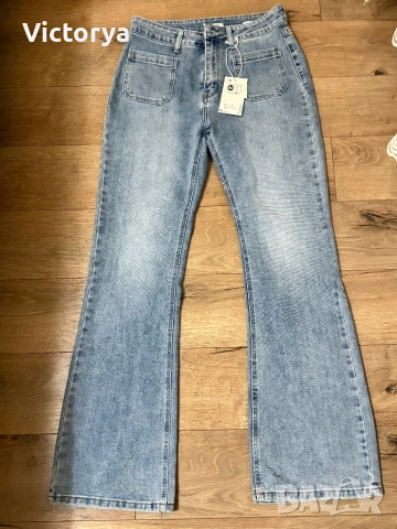 Нови Дамски дънки с етикет Л размер