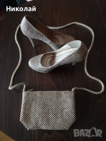Дамски златисти луксозни обувки с подходяща чантичка
