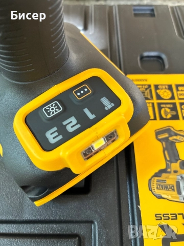 Нов гайковерт Dewalt DCF900 с една батерия и зарядно, снимка 4 - Други инструменти - 52014036