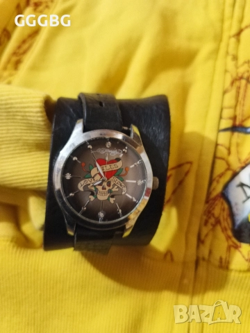 Ед Харди суичър, часовник, шапка.