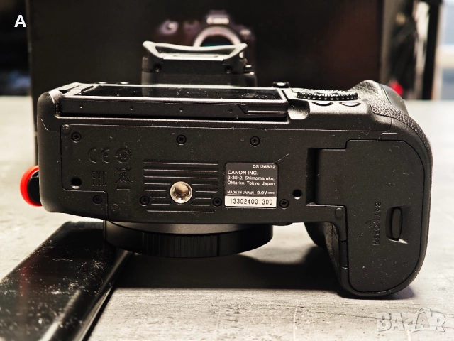 Canon R6 + батерия + зарядно + 64 GB памет + аксесоари, снимка 3 - Фотоапарати - 52900013