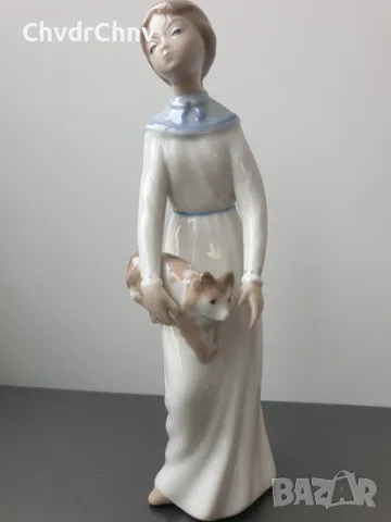 КАСАДЕС испанска порцеланова фигура момиче с кученце/Lladro CASADES статуетка 23см, снимка 1 - Колекции - 47208189