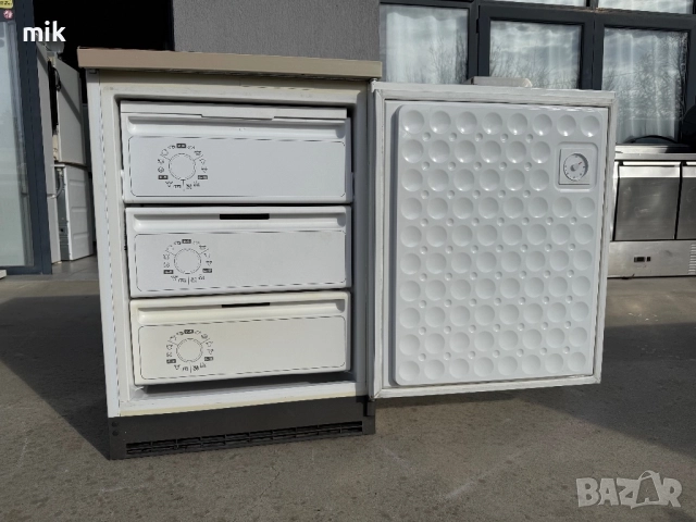 Малък фризер Сименс 3+1 чекмеджета , снимка 2 - Фризери - 52535481