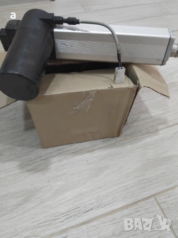 Ел.мотор за отваряне на Бункера за Claas Lexion , снимка 3 - Селскостопанска техника - 51435794