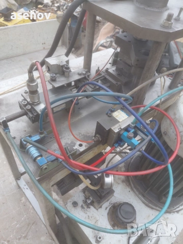 хидравлична преса, снимка 4 - Други машини и части - 51853591