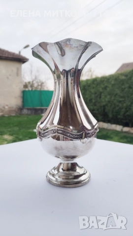 Масивна посребрена ваза с красива форма и орнаменти, снимка 2 - Вази - 52619215
