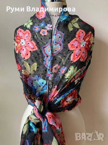 Шал на цветя Desigual