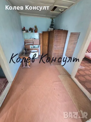 Продавам самостоятелна двуетажна къща в с.Елена , снимка 13 - Къщи - 47905073