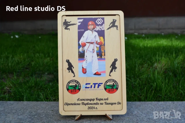 Персонализиран дървен дисплей , поставка за медал , медали, снимка 2 - Фен артикули - 53887607