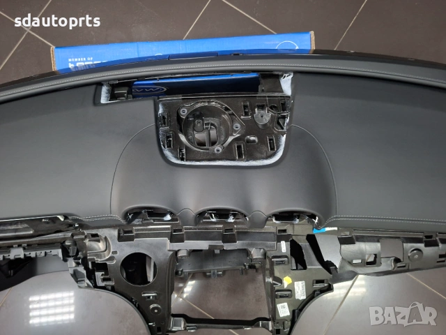 Ново Кожено Табло с Сив шев Mercedes W206 AMG, снимка 6 - Части - 53896993