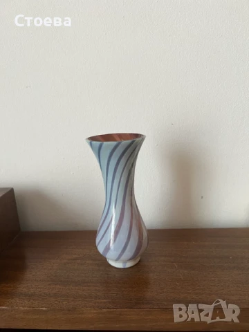 ретро малка елегантна стъклена вазичка