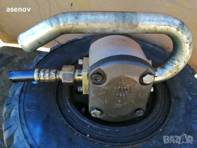 Хидравлична помпа Bosch , снимка 2 - Резервни части за машини - 45094019