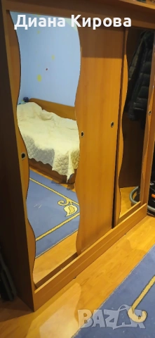 Гардероб с плъзгащи врати и огледала