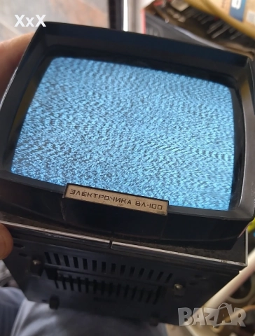 Стар телевизор за къмпинг (ретро)