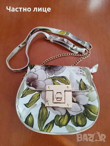Чисто нова дамска чантичка 