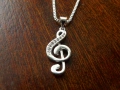 Посребрен дамски ланец с художествен мотив "Ключ сол", снимка 2
