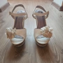 Страхотни кожени бели сандали с бронзови стелки на платформа с цветчета, 38 номер, снимка 1