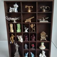 Vintage , дървен шкаф за миниатюрни фигури . , снимка 3 - Шкафове - 45322679