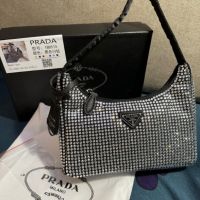 Чанта с камъчета Prada, снимка 4 - Чанти - 45901875