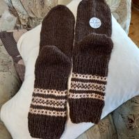 Ръчно плетени мъжки чорапи от вълна размер 44, снимка 3 - Мъжки чорапи - 44458647