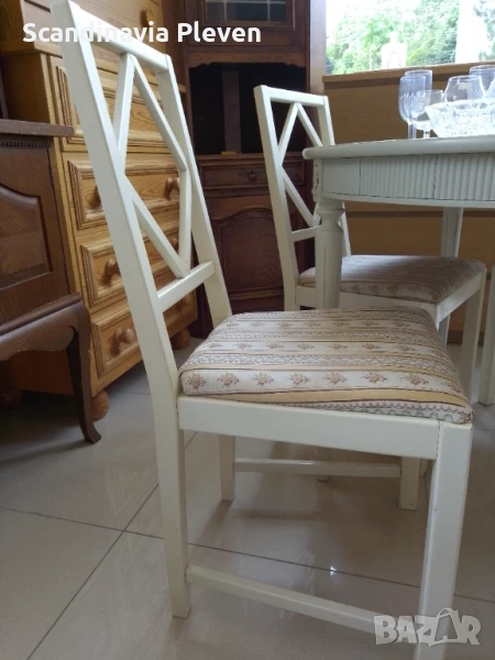 Дървени трапезни столове в бяло, снимка 1