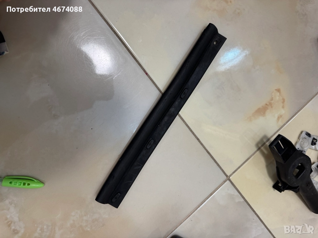 Гумено уплътнение на преден капак на Ауди Audi A4 8K само за 20лв. 8T0823126D, снимка 1