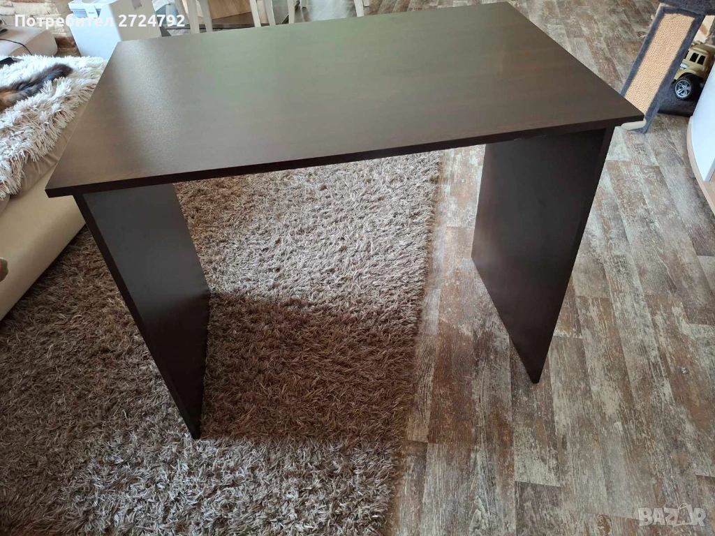 Компактно ПДЧ бюро подходящо за малки пространства, снимка 1