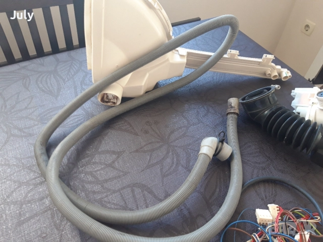 Резервни части за пералня ARISTON HOT POINT 8 кг +ААА, снимка 3 - Ремонти на перални - 51513287