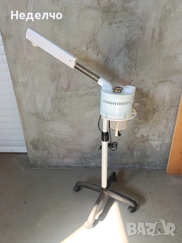 Професионален Козметичен пароозонатор, използван за почистване и грижа за кожата.