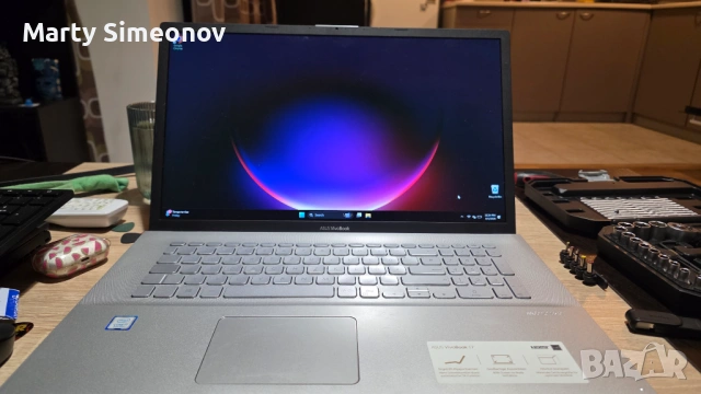 ASUS Vivobook 17 i7-8565U, 20GB RAM, 1TB SSD