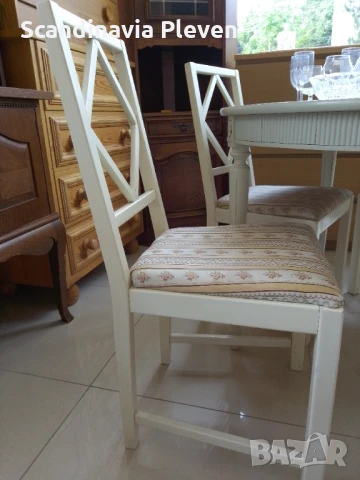 Дървени трапезни столове в бяло, снимка 1