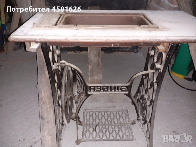 Автентична шевна машина Singer в комплект с оригиналната подложна маса, снимка 6 - Антикварни и старинни предмети - 51615832