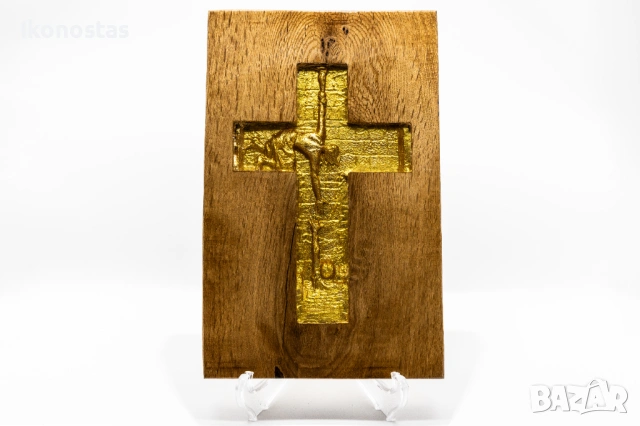 Релефен дървен кръст в смола от дъб с позлатен инкрустиран кръст, снимка 4 - Икони - 53225017