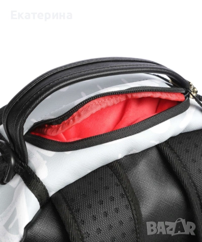 Чисто нова раница Sprayground Money Bear Graf, снимка 3 - Раници - 54138671