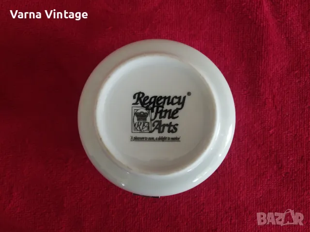 Колекционерска порцеланова кутия портрет на Елвис Пресли. Regency Fine Arts Англия., снимка 6 - Антикварни и старинни предмети - 49809483