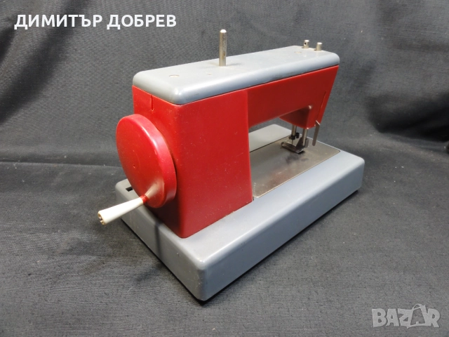 СТАРА РЕТРО СОЦ СССР МЕХАНИЧНА ИГРАЧКА ШЕВНА МАШИНА, снимка 4 - Колекции - 51932844