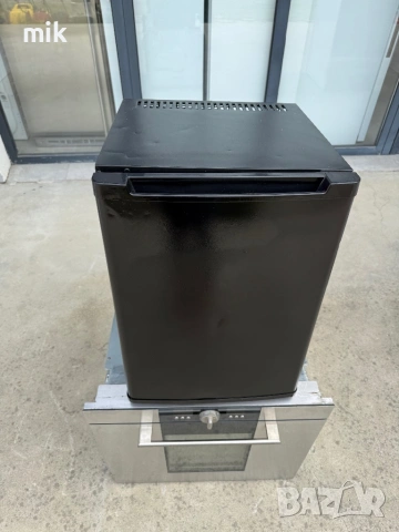 Малък черен хладилник - Мини бар, снимка 2 - Хладилници - 54213058