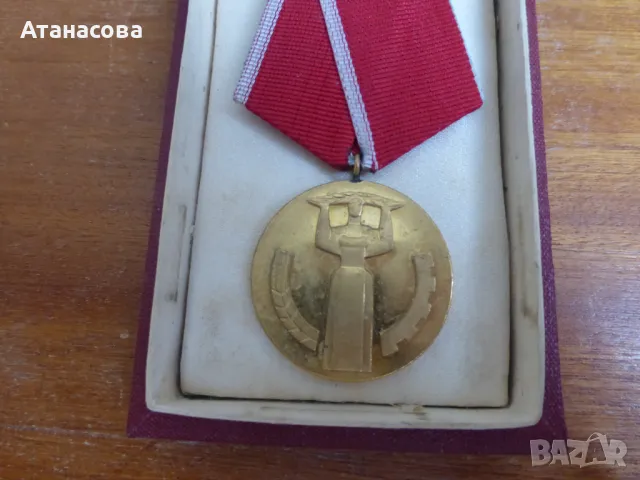 Юбилеен медал "25 години Народна власт" орден 1969 г, снимка 4 - Антикварни и старинни предмети - 50227609