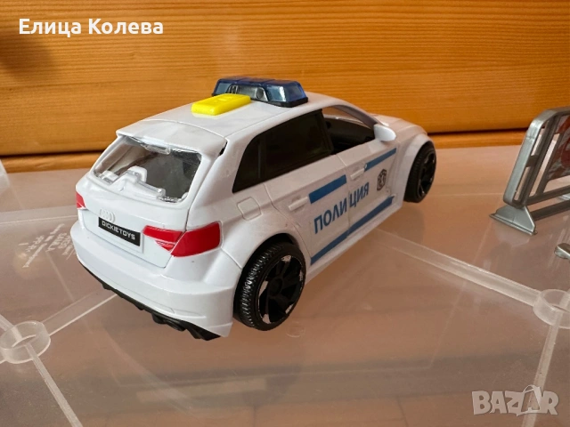 DICKIE SOS Полицейска кола със звук и светлина AUDI RS3, снимка 4 - Коли, камиони, мотори, писти - 53570609