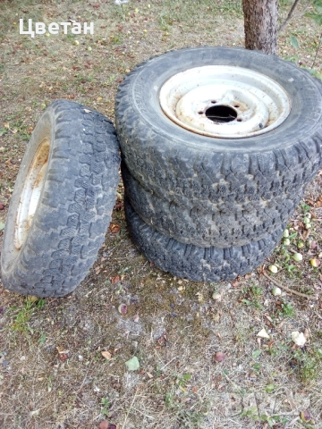 Гуми и джанти за УАЗ