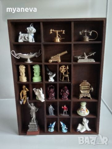 Vintage , дървен шкаф за миниатюрни фигури . , снимка 3 - Шкафове - 45322679