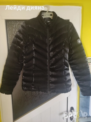 нови дамско дебело яке,размер с/ м.цена 30 лв.