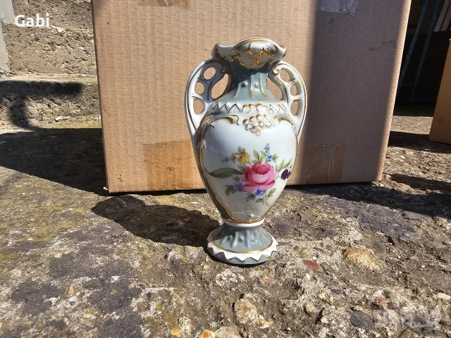 Порцеланова ваза Royal Dux Bohemia, Чехословакия – Ръчно рисувана, 15 см